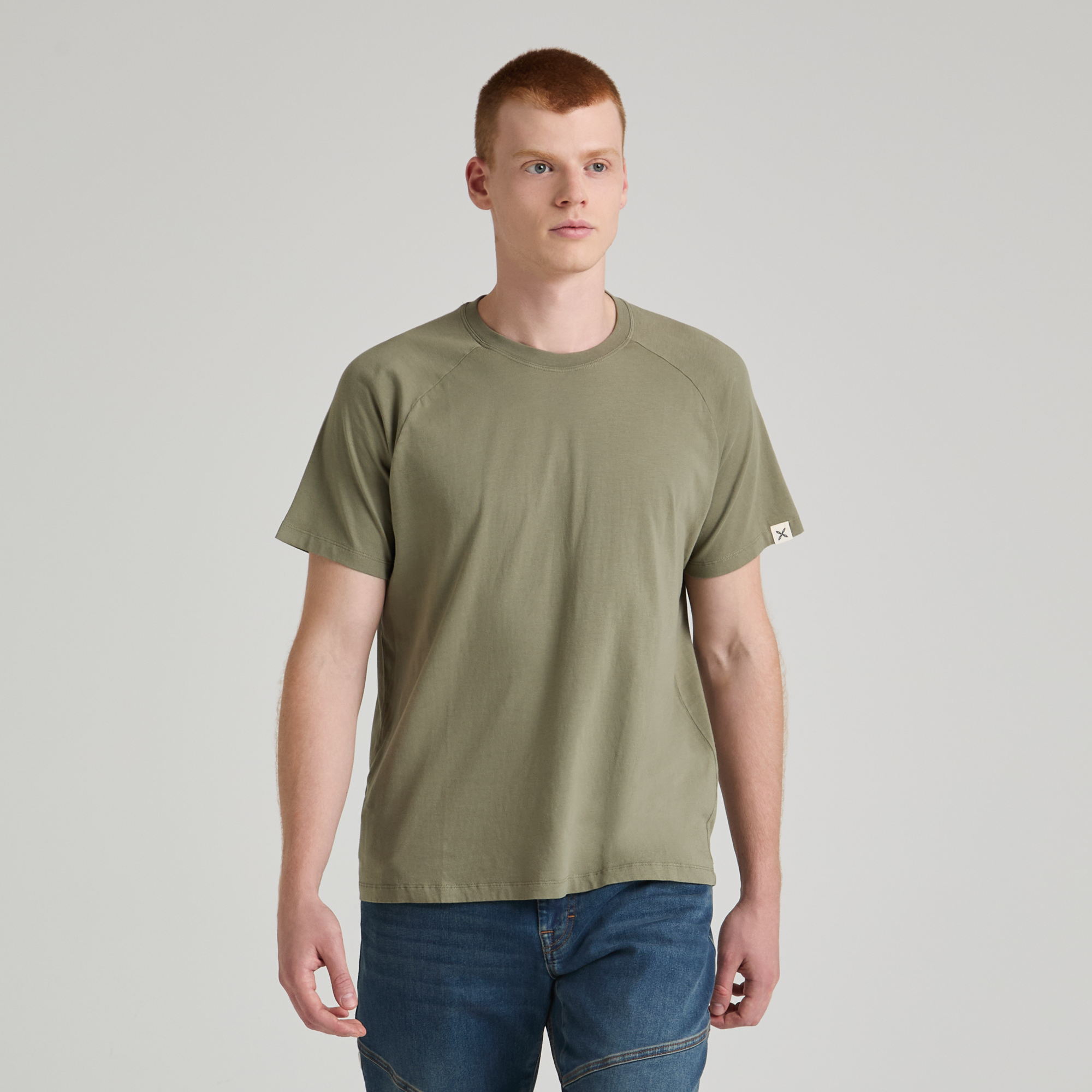 montura-minimal-logo-t-shirt-t-shirt-uomo-in-cotone-bio image 2