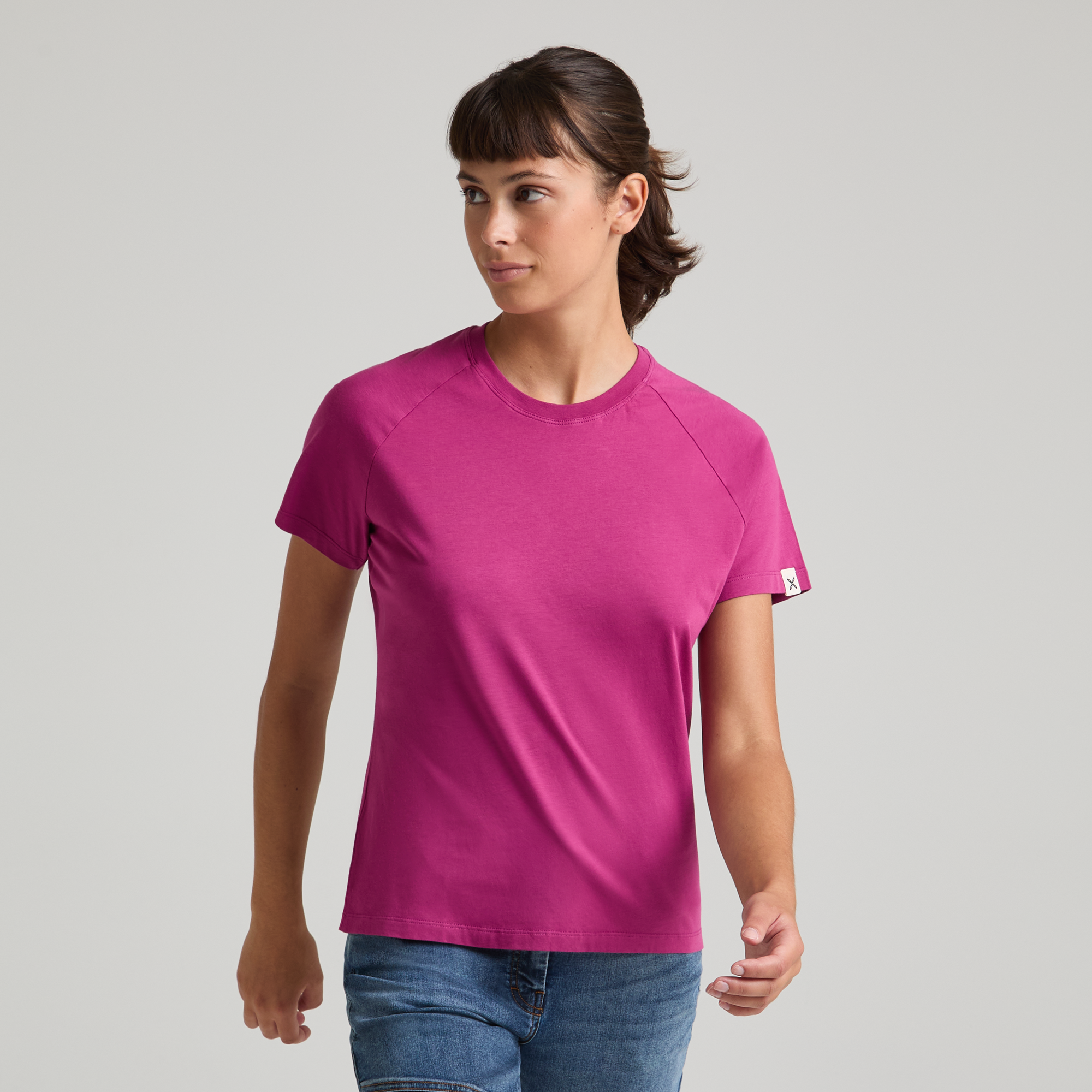 montura-minimal-logo-t-shirt-donna-maglietta-cotone-bio image 3