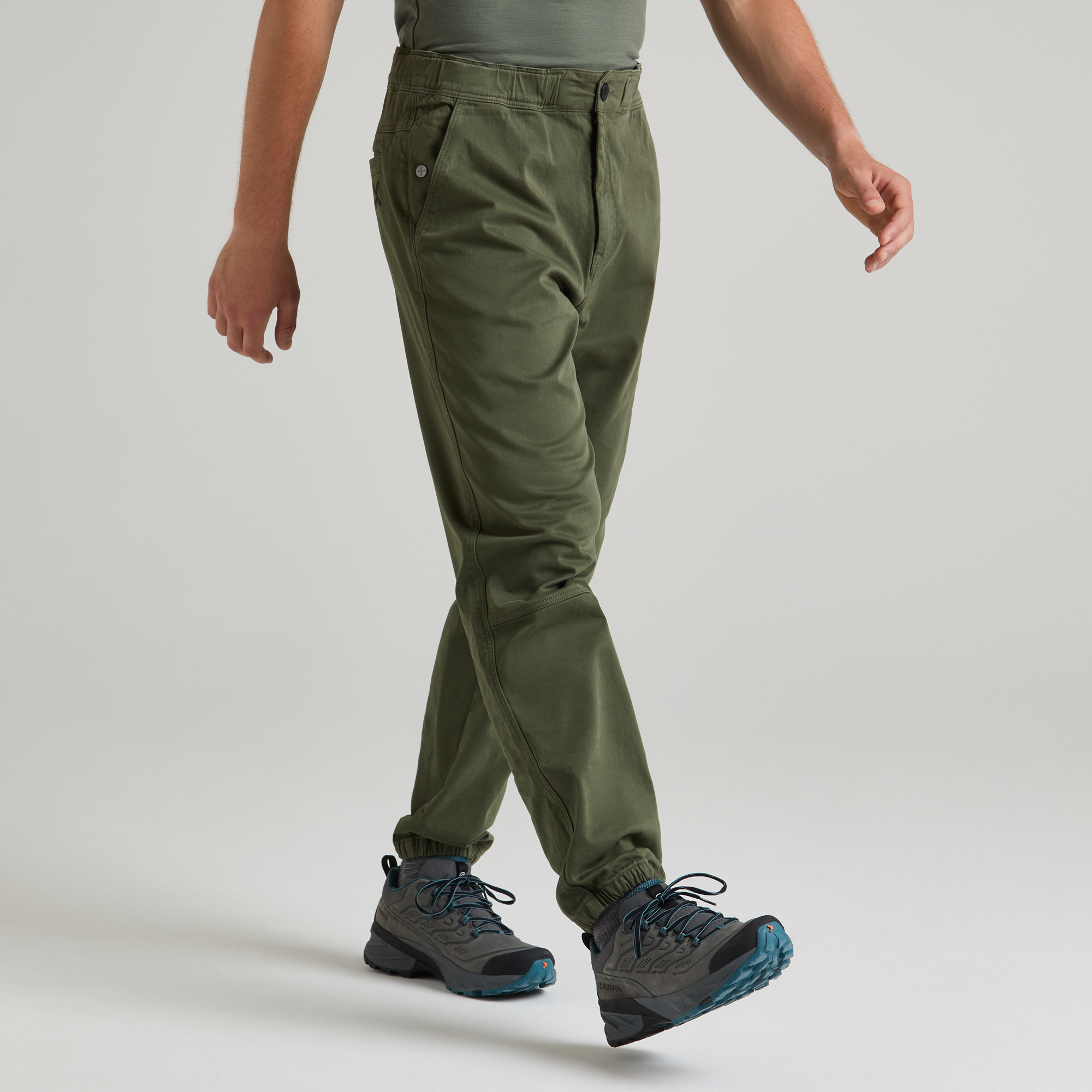 montura-wander-cotton-pants-pantaloni-uomo-in-gabardina-cotone-stretch image 7