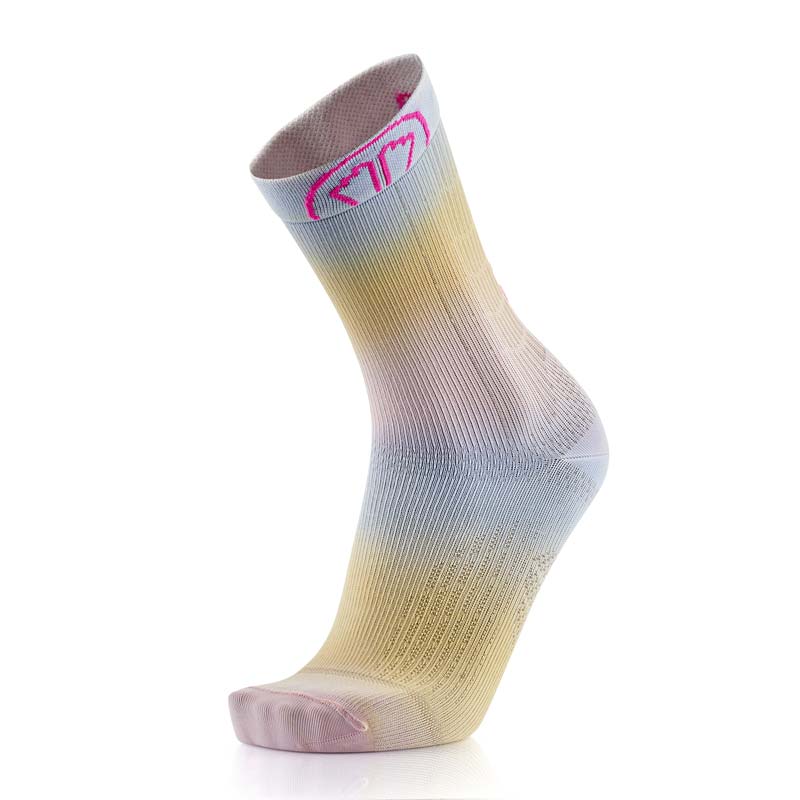 sidas-run-motion-crew-tie-dye-calzini-trail-running-caitlin-fielder image 1