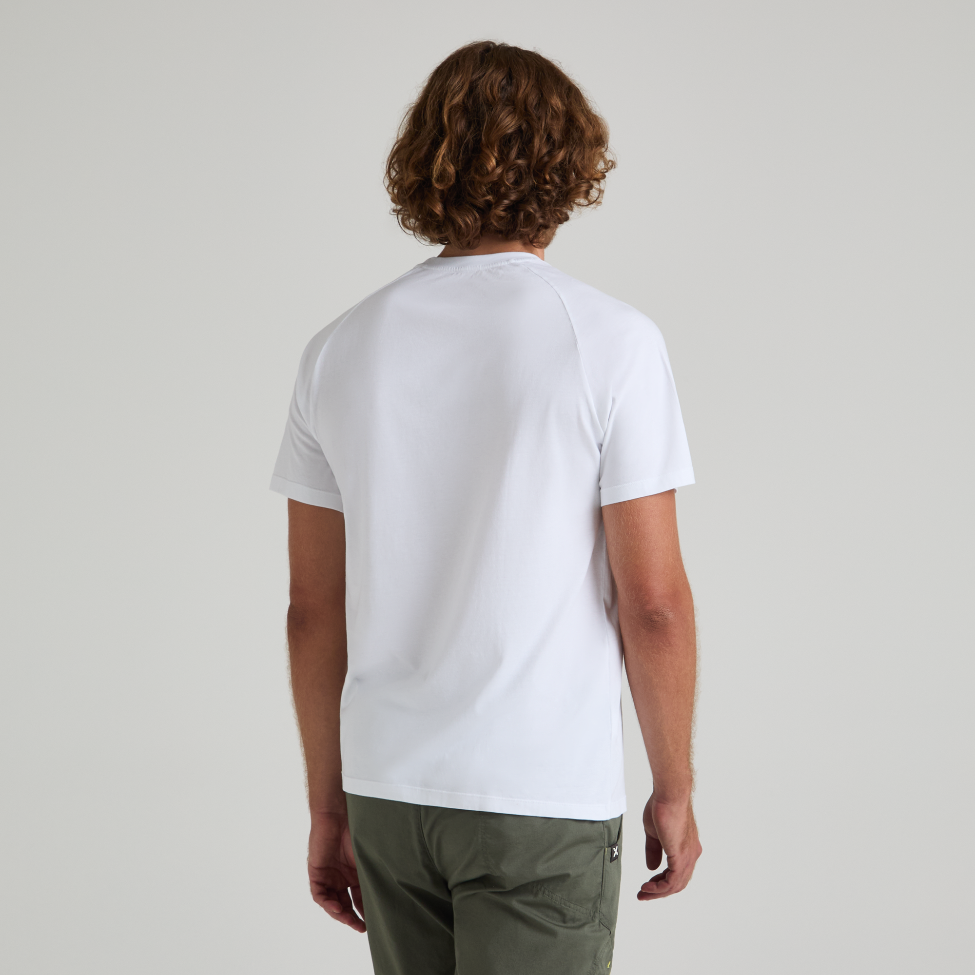montura-minimal-logo-t-shirt-t-shirt-uomo-in-cotone-bio image 8