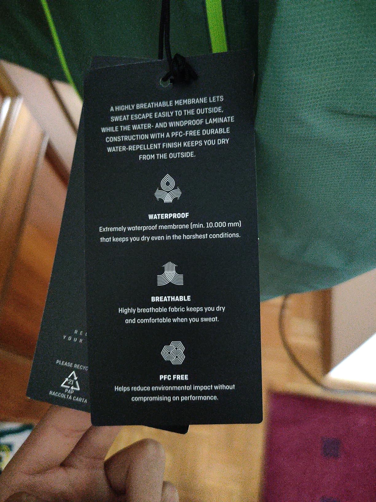 Finalmente una hardshell tascabile