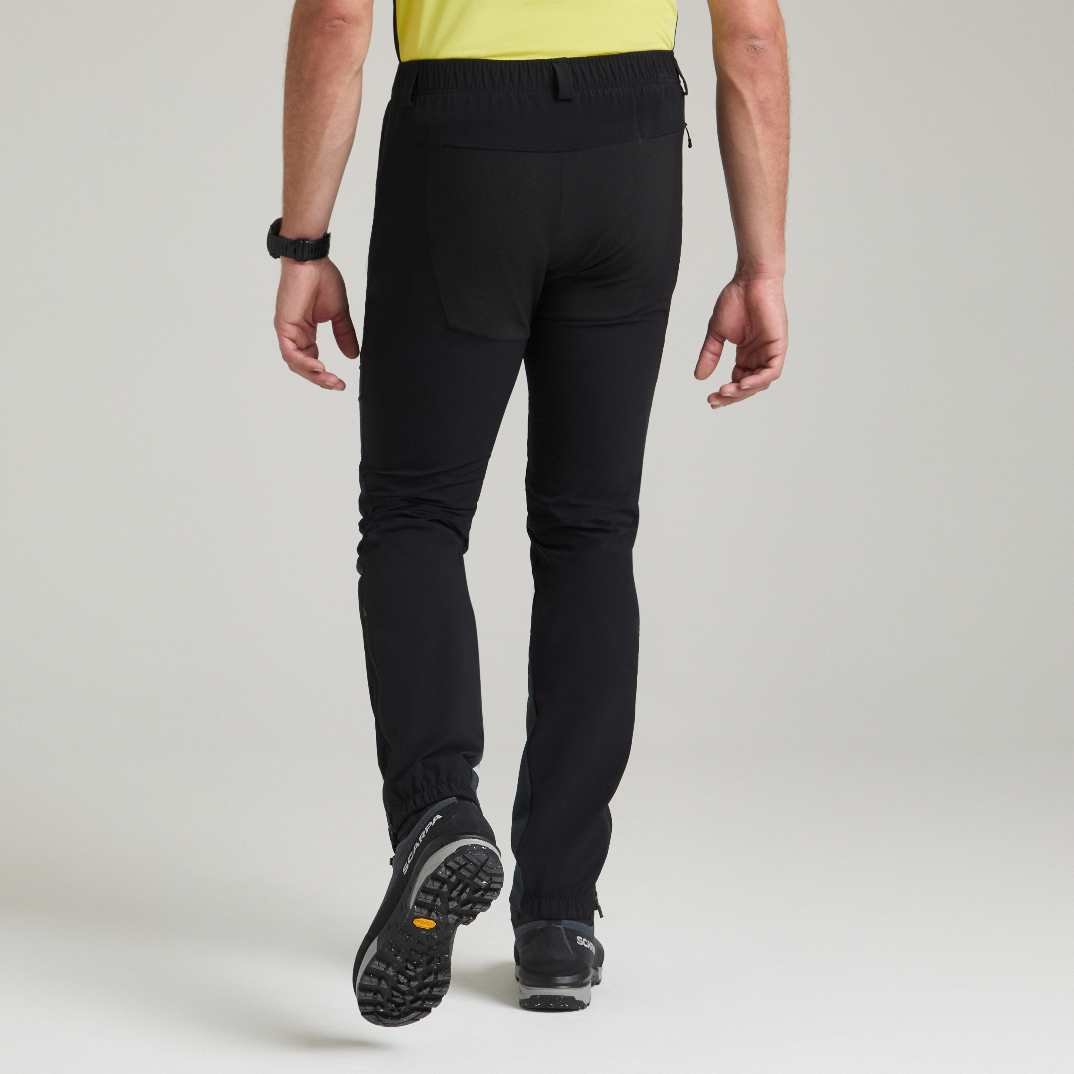 montura-vertigo-light-2-pants-pantaloni-softshell-antivento image 5
