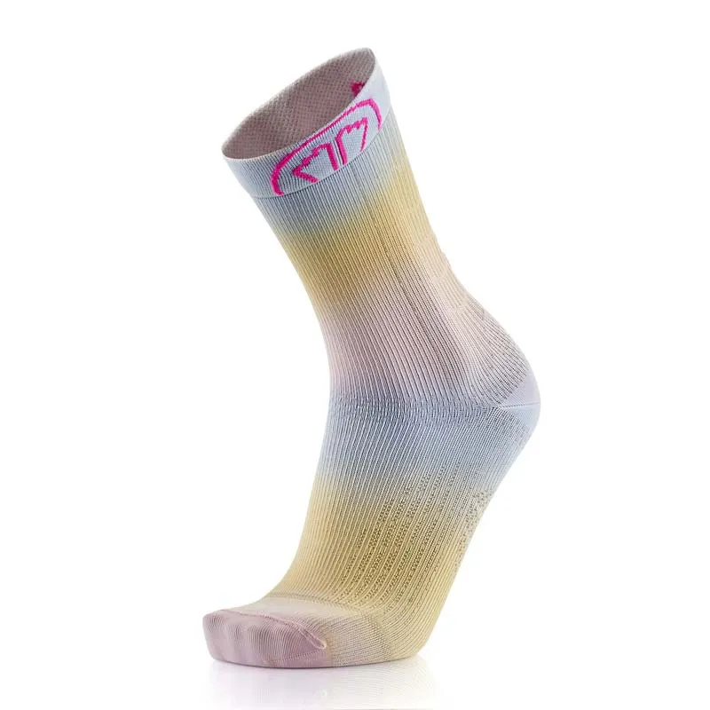 sidas-run-motion-crew-tie-dye-calzini-trail-running-caitlin-fielder image 1