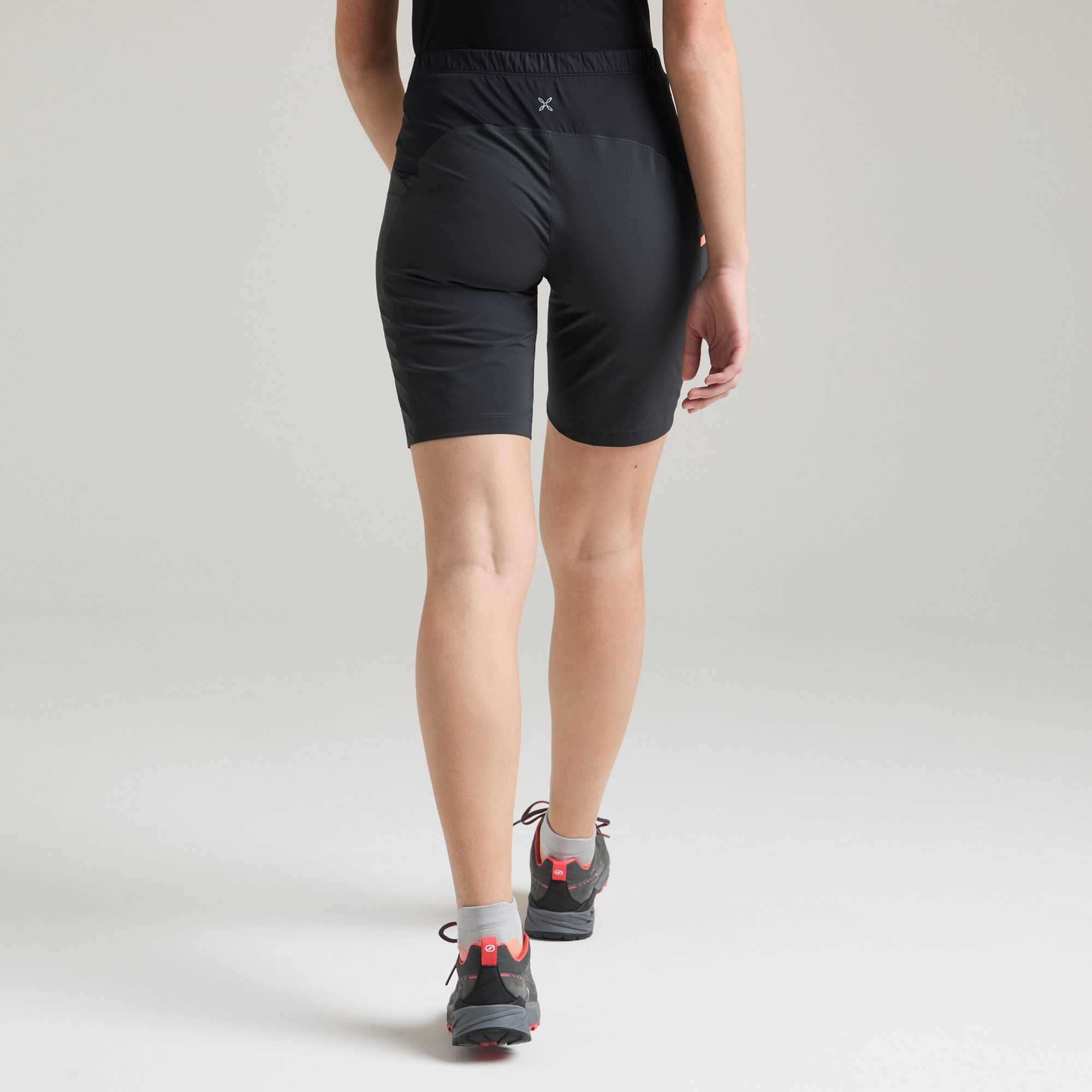montura-stretch-shape-bermuda-donna-trekking image 8
