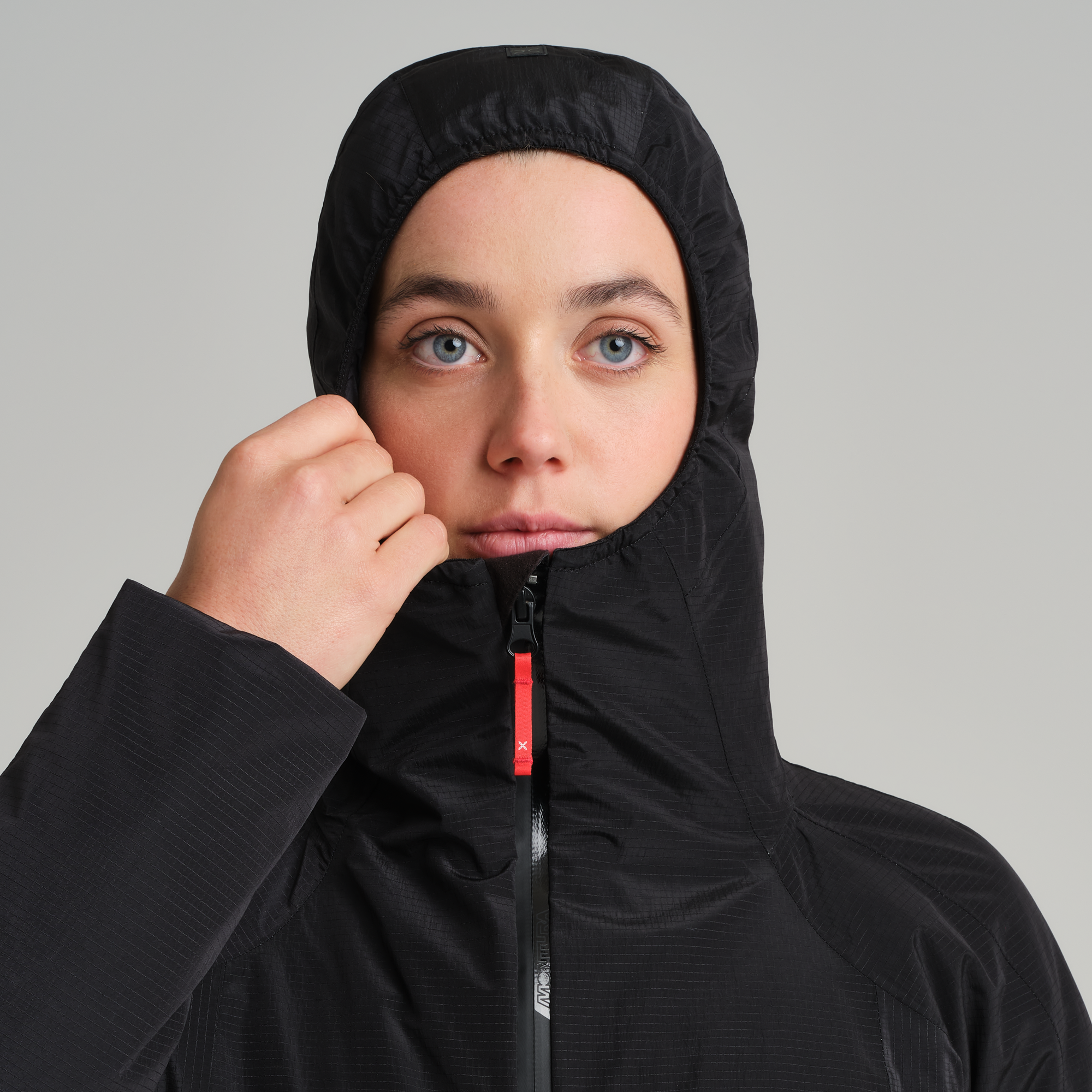 montura-versante-sky-hooded-jacket-wom-giacca-impermeabile-donna-isolata image 4