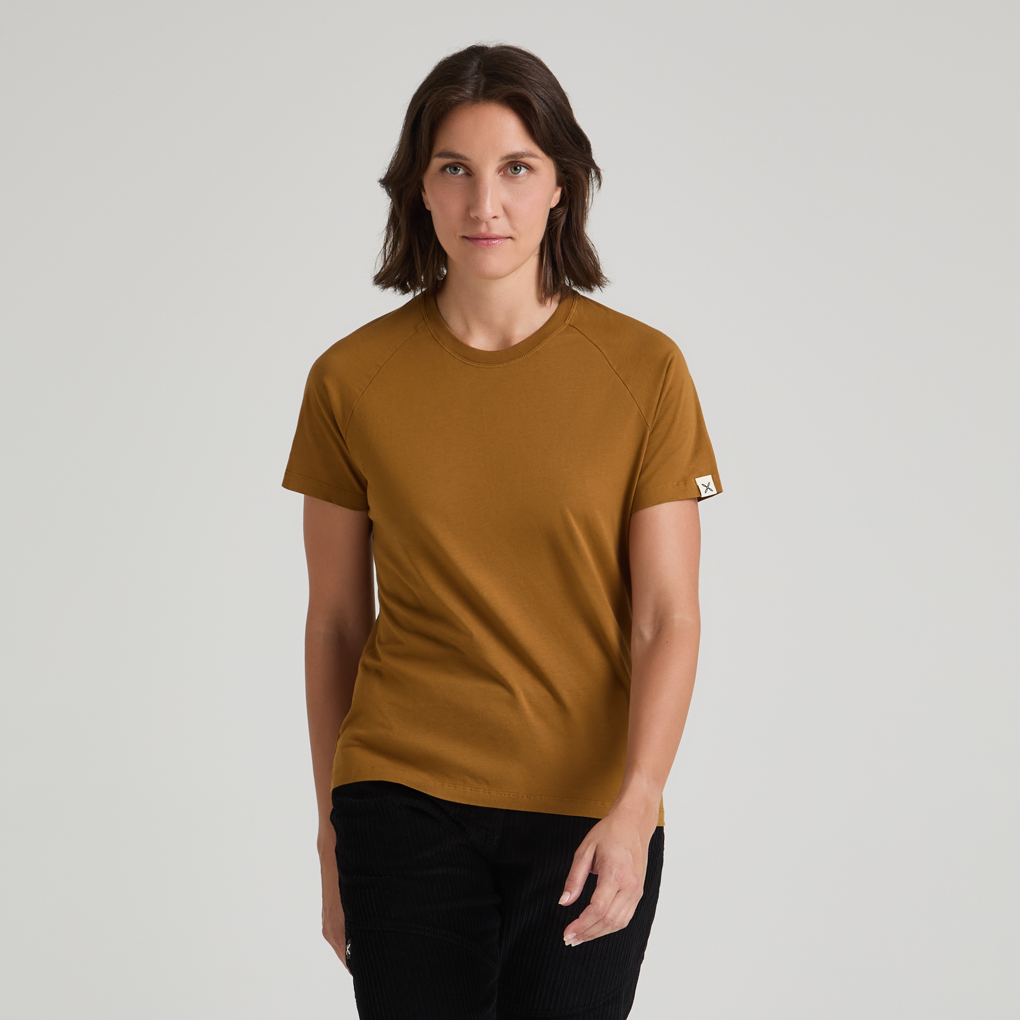 montura-minimal-logo-t-shirt-donna-maglietta-cotone-bio image 1